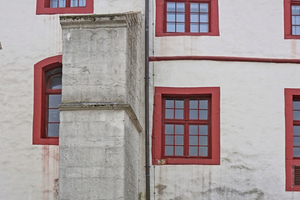  Der Zustand der Fassade von Schloss und Kloster Iburg vor Beginn der Sanierungs- und Restaurierungsarbeiten Foto: Staatliches Baumanagement Osnabrück-Emsland 