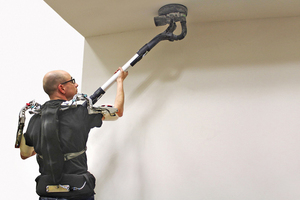  Der Prototyp ?Lucy? ist ein an der Helmut-Schmidt-Universität in Hamburg entwickeltes aktives Exoskelett, das die menschliche Kraft maschinell steigert Foto: Helmut-Schmidt-Universität / Smart Assist 