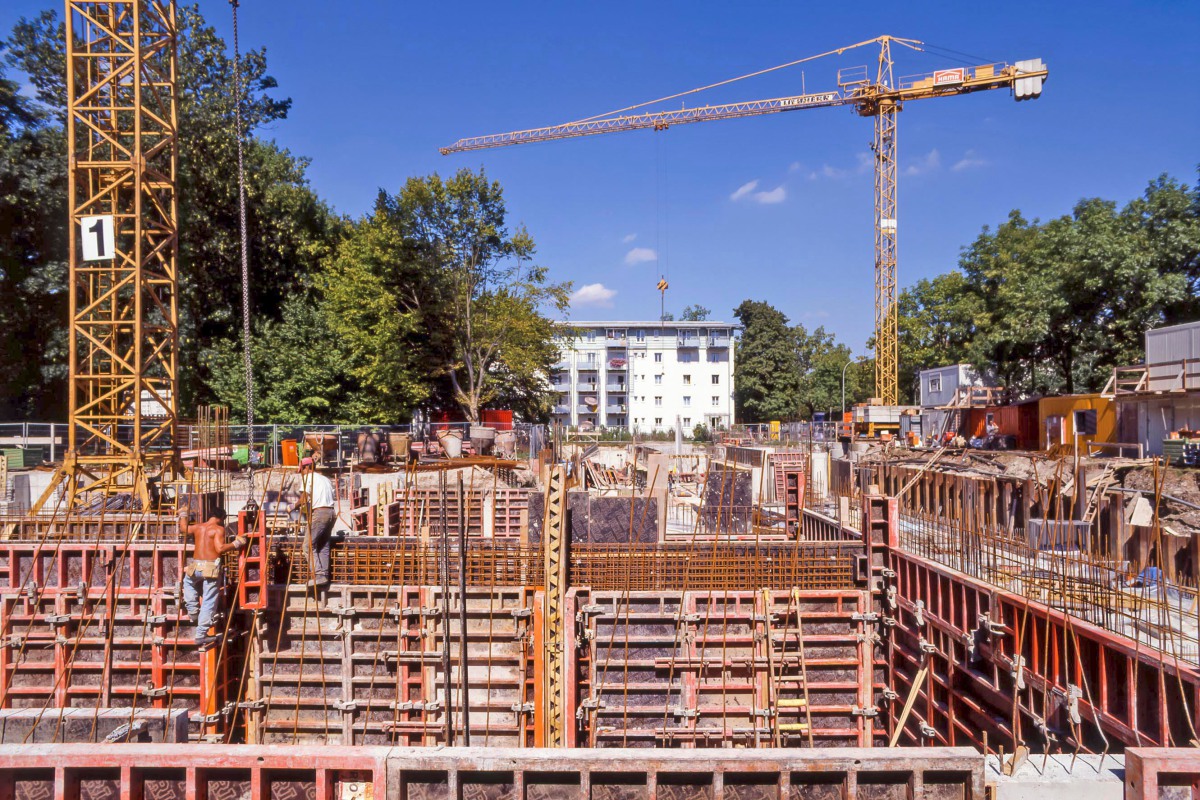 Baustellen sind gefährliche Arbeitsplätze, deshalb sollten Arbeitgeber Vorkehrungen für die Sicherheit ihrer Mitarbeiter treffen