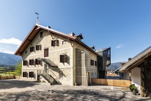  Der schon 1304 erwähnte südtiroler Niedermairhof wurde zu einem modernen Bed&Breakfast im historischen Gewand umgebaut Foto: Arnold Ritter 