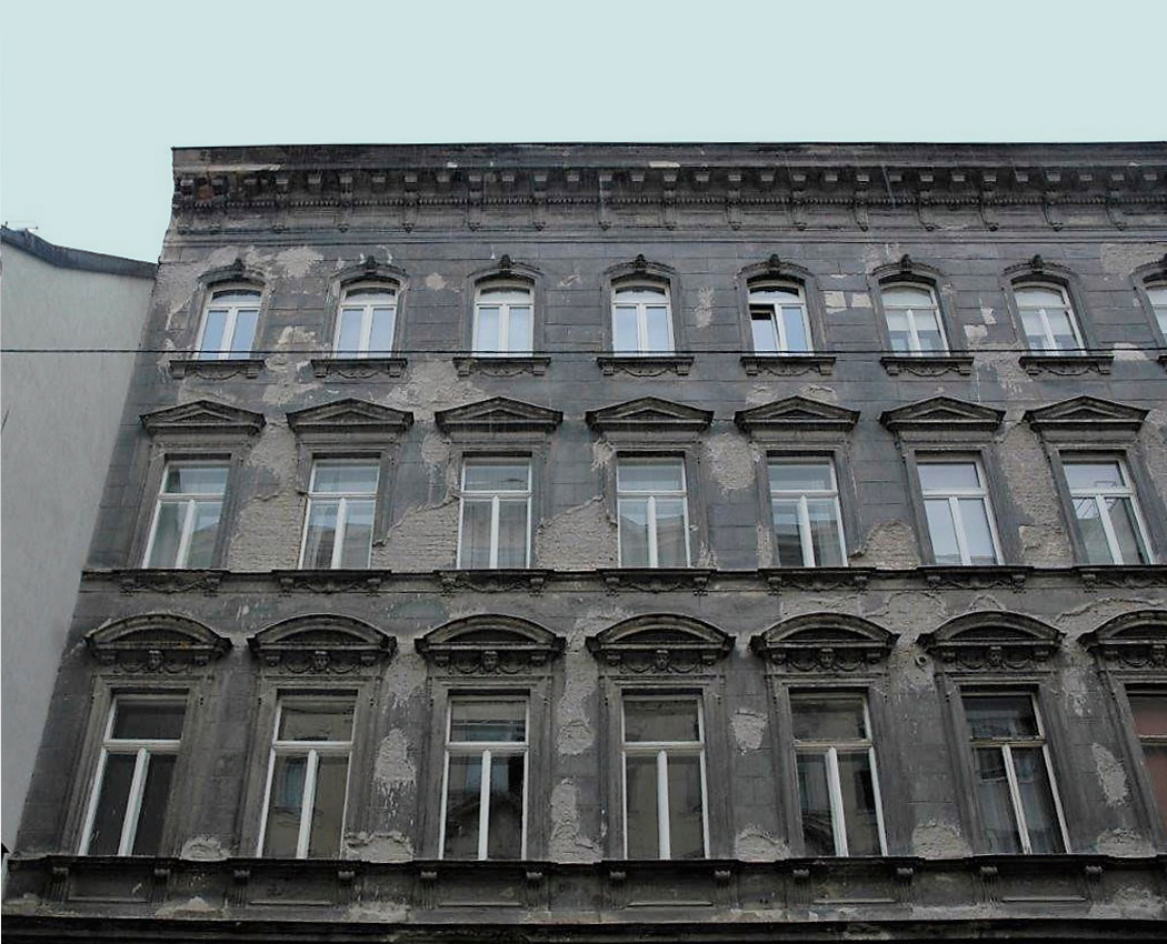Fassade des Gründerzeithausesvor der Sanierung
