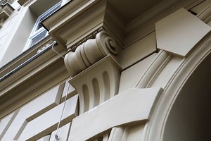  Gurtprofil, Bossensteine, Gesimsekonsole-Schneckenkonsole, Fensterfasche sowie Zierstein 