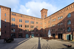  Das Erlebnishotel „Alte Ölmühle“ prägt mit seiner monumentalen Architektur das Stadtbild von Wittenberge Fotos: studio-khf.de 