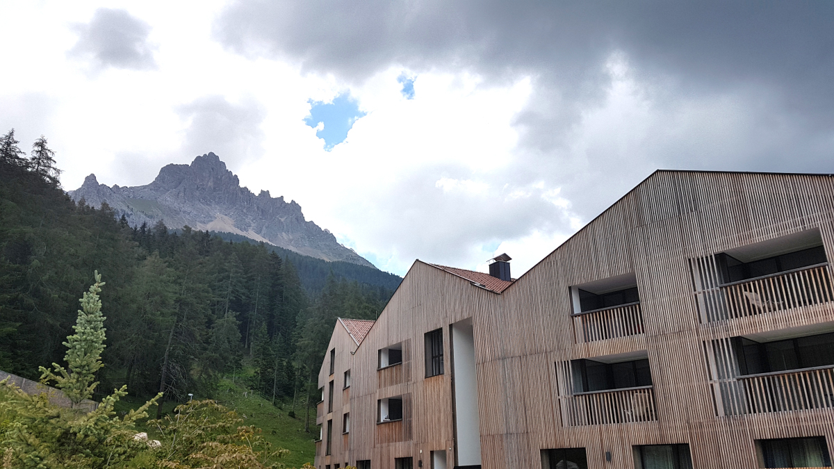 Das Hotel „Cristal“ liegt am Fuße des Latemar-Massivs