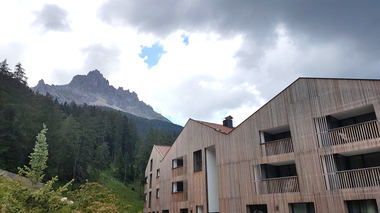 Das Hotel „Cristal“ liegt am Fu?e des Latemar-Massivs