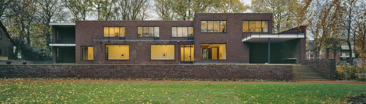 Seit Mitte März wieder offen: Das von Ludwig Mies van der Rohe in Krefeld entworfene Haus Lange Fotos: Kunstmuseum Krefeld / Volker Döhne