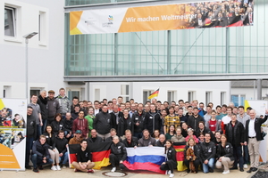  Das deutsche WorldSkills-Team beim Vorbereitungstreffen in Erfurt. Jessica ist in der zweiten Reihe mit der Deutschlandfahne 