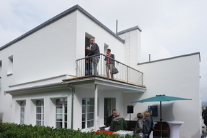  Das Haus mit Balkon von der Gartenseite aus gesehen 