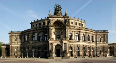 Die Semperoper wird derzeit in mehreren Bauabschnitten saniert