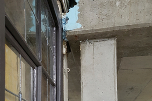  Aufgrund der zum Teil historischen Bausubstanz fanden sich währen der Umbauarbeiten auch alte Fenster im Bestand Fotos: Schreinerei Hasselwander 