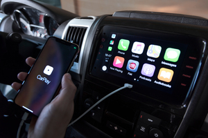  Neu ist auch das Infotainment-System mit sieben Zoll großem Touchscreen und integriertem Apple CarPlay 