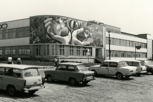  Das zu Beginn der 1980er Jahre am Erfurter Kultur- und Freizeitzentrum am Moskauer Platz angebrachte Wandmosaik von Josep Renau Foto: Stadtarchiv Erfurt 