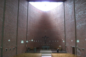  Macht eine Umnutzung schwierig: Das riesige Raumvolumen der Heilig Kreuz Kirche in Bottrop 