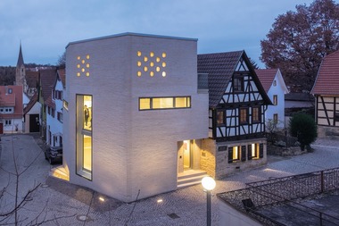 Im Vordergrund das Haus, das f?r die Erweiterung des Tobias Mayer Museums (Fachwerkhaus im Hintergrund) in Marbach abgerissen werden musste Foto: Tobias Mayer Museum