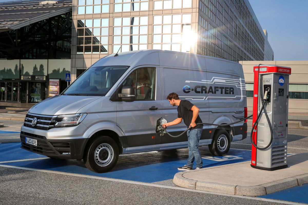 Der e-Crafter von Volkswagen Nutzfahrzeuge deckt die realen Anforderungen des täglichen Einsatzes in der Logistik und im Handwerk ab