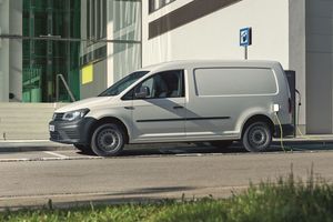  Die ersten vollelektrischen ABT e-Caddy sind seit November vergangenen Jahres bestellbar. Die Batterie von ABT e-Line ist mit Wechselstrom an einer 7,2 kW-Wallbox in rund fünf Stunden wieder vollständig aufgeladen Fotos: Volkswagen Nutzfahrzeuge 