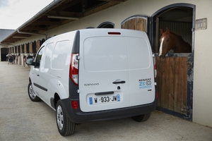  Die Brennstoffzelle vergrößert die Reichweite des „Kangoo Z.E. Hydrogen“ auf 370 km … 