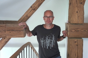  Thomas Wieckhorst, Chefredakteur der bauhandwerk, vor zwei Jahren im Urlaub in Südtirol in einer Ferienwohnung im Ansitz Schneeburg in Eppan (ab Seite 12) Foto: Gonni Engel Kontakt: 05241/801040, thomas.wieckhorst@bauverlag.de 