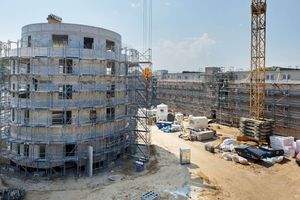  Sechs Wohngebäude errichtet die Berliner Wohnungsgesellschaft Märkische Scholle rund um diese Rotunde im Berliner Stadtteil Lichterfelde 