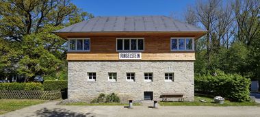 Das alte Stellwerk von 1941 wurde liebevoll saniert und zu einem kleinen Urlaubsdomizil f?r Sauerland-Besucher umgebaut 