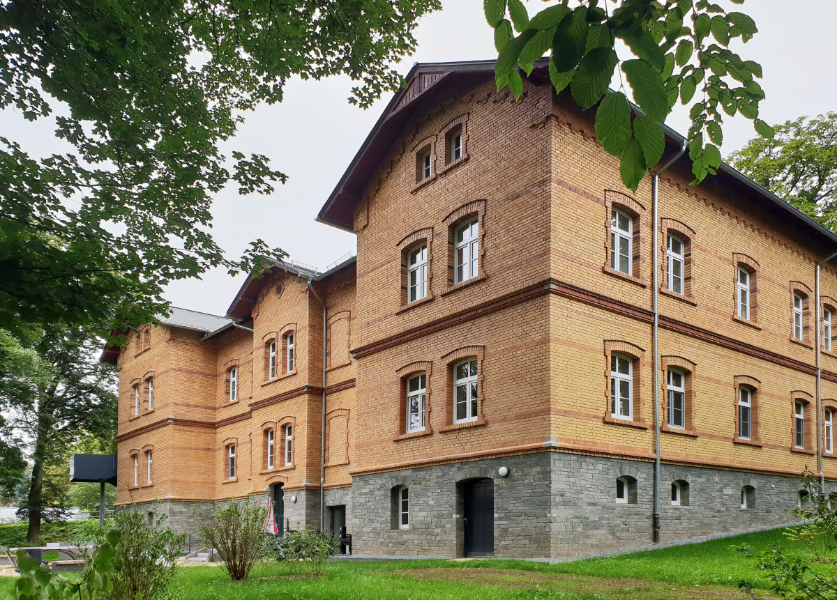 Mit Haus B9 wurde eines der letzten historischen Gebäude der Sächsischen Klinik Rodewisch saniert Fotos: UdiDämmsysteme