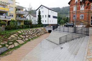  Im Rahmen der Remstal Bundesgartenschau 2019 gestaltete die teilnehmende Stadt Lorch den zentralen Schillerplatz neu. Um Zugang zum Wasser und Sitzgelegenheiten zum Verweilen zu schaffen, wurde der Götzenbach freigelegt 