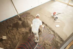  Ausführung des maschinell geglätteten Heizestrichs für die Fußbodenheizung 