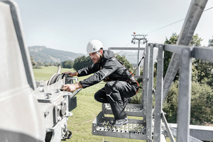  Die „Bodyforce“ Regenjacke von Kübler hat eine athletische Optik, ist leicht, bequem und wasserabweisend. Sie kann aber nicht gegen Dauerregen schützen Foto: Kübler 