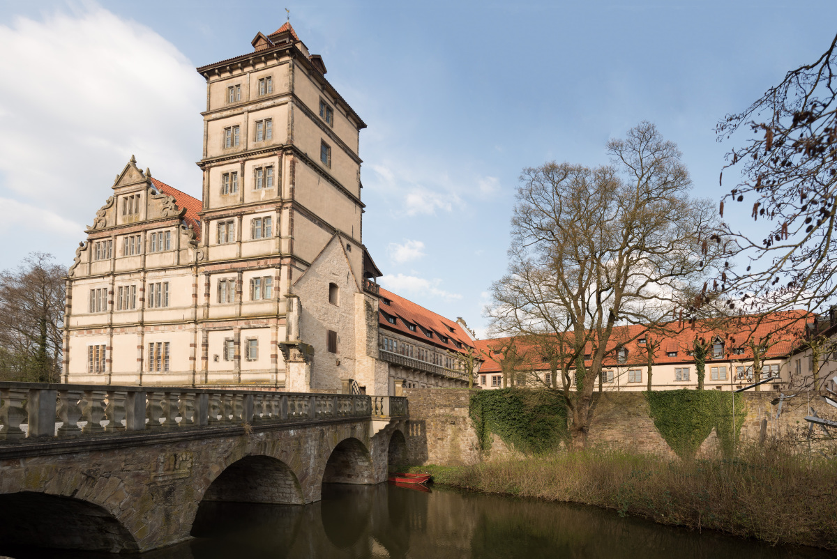 Schloss Brake in Lemgo wurde ab 1587 als Residenz der Grafen zur Lippe im Stil der Renaissance ausgebaut