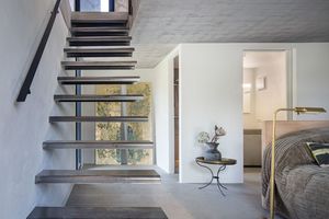  Dank der in der Außenwand montierten Stufen scheint die Treppe zur Glockenstube zu schweben 