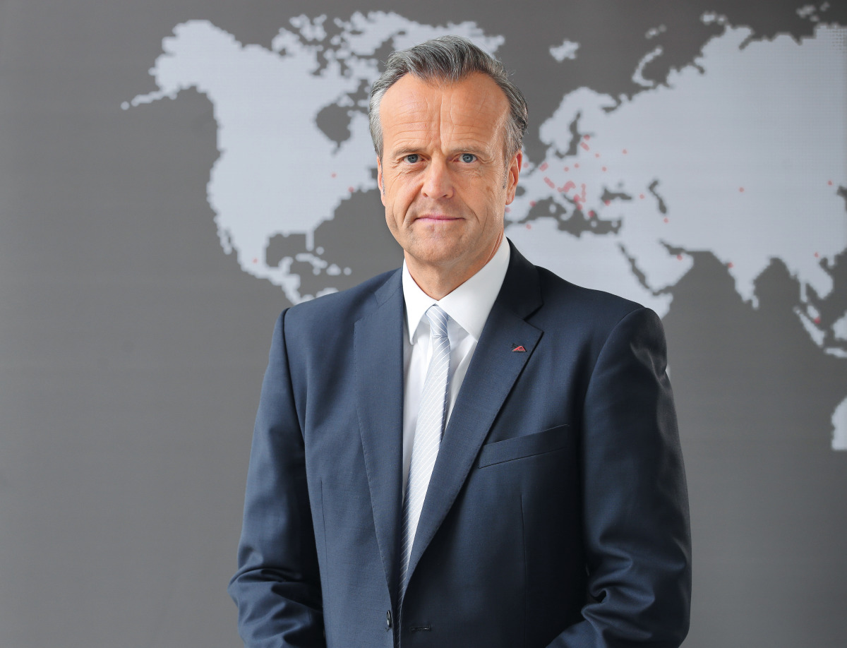 stabiles geschaftsjahr fur roto frank fenster und turtechnologie gmbh bauhandwerk