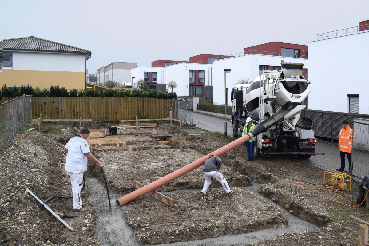 Die Fundamente gossen die Handwerker aus Recyclingbeton, der in Niedersachsen erstmalig zum Bau eines Hauses zugelassenen wurde