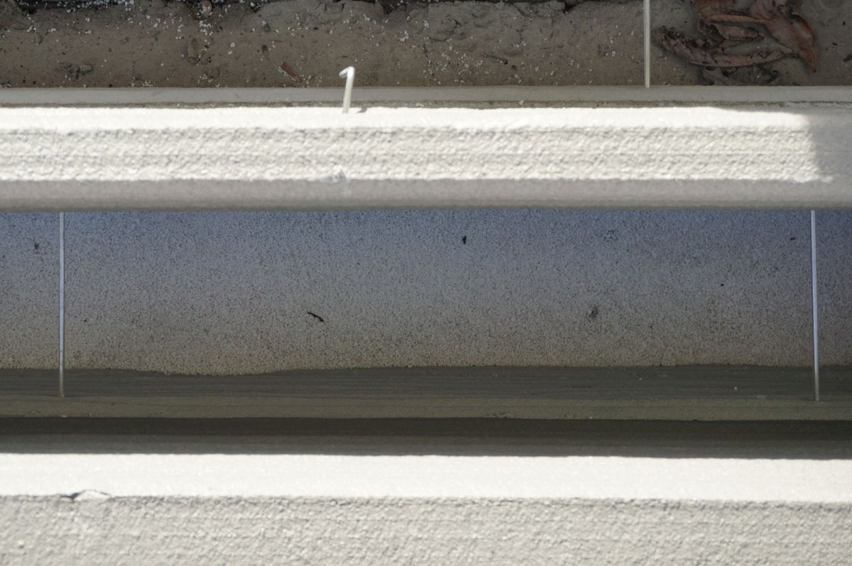 Zwischen der Wetter- und Innenschale der Außenwand befindet sich Perliteschüttung als Wärmedämmung