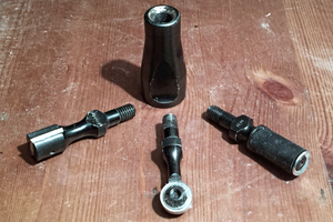  Das vierteilige Werkzeugset „Precision Carving System“ von Arbortech besteht aus dem Adapter für den Winkelschleifer, einem Kugel- und einem Zylinder-Hohlmeißel sowie einem Spiralschleifer 