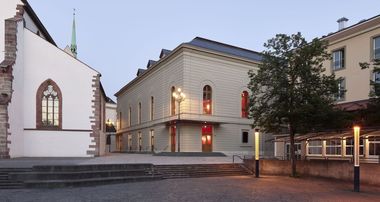 Der Erweiterungsbau des Musiksaal des Stadtcasinos Basel wurde mit Accoya-Holz verkleidet