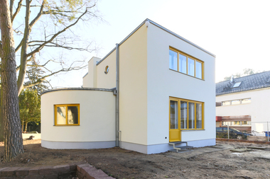 Mit der vor einem Jahr abgeschlossenen Sanierung des Hauses Pungs in Kleinmachnow bei Berlin wurde das urspr?ngliche Aussehen eines wenig bekannten Haus der Moderne aus den fr?hen 1930er Jahren wiederhergestellt Foto: Florian H?ll / M?ller-St?ler und H?ll