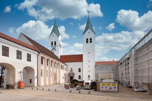  Vor dem ehemaligem Domgymnasiums war nur wenig Platz für die Baustelleneinrichtung. Es wurden daher extra 2 Baustelleneinrichtungsflächen unterhalb des Dombergs errichtet 