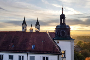  Stark sanierungsbedürftig waren insbesondere auch die Dächer der Anlage auf dem Domberg 