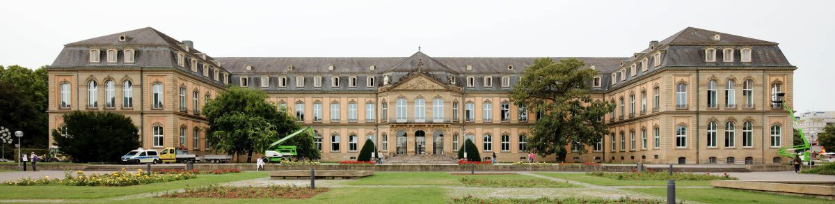 Das Stuttgarter Neue Schloss blickt auf eine lange Geschichte zurück. Ab 1746 in mehreren Phasen erbaut, wurde es erst 1806 vollendet Fotos: Swisspacer