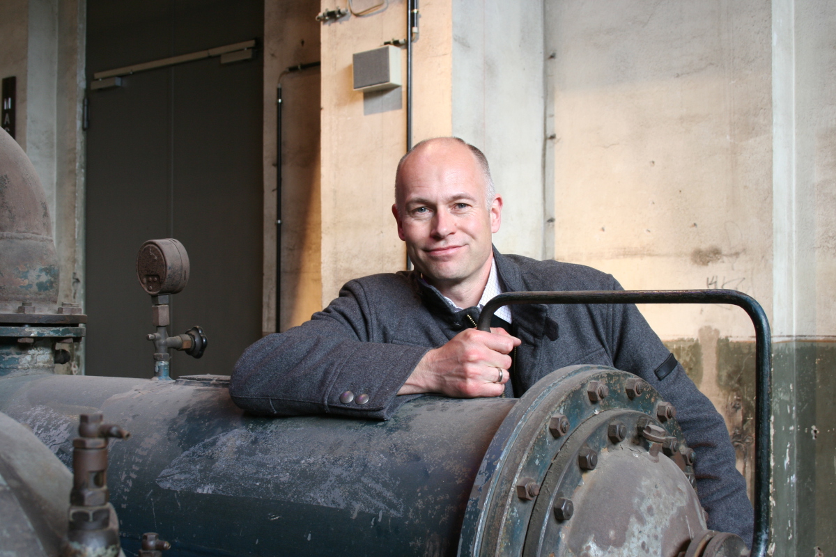 Thomas Wieckhorst, Chefredakteur der bauhandwerk, im umgenutzten Industriepark Duisburg Nord Foto: Gonni Engel Kontakt: 05241/801040, thomas.wieckhorst@bauverlag.de