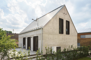  Das Einfamilienhaus aus Infraleichtbeton wurde in Pfaffenhofen im Mai vergangenen Jahres nach Plänen des Architekten Michael Thalmair fertiggestellt Fotos: Sebastion Schels 