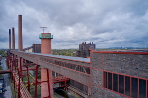  Mit seinen imposanten Schornsteinen ist das UNESCO-Welterbe Zollverein Wahrzeichen der Stadt Essen 