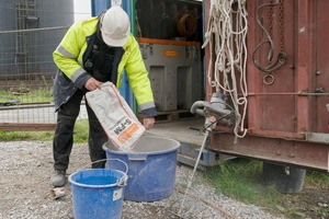  Erstmals kommt beim Schornsteinbau überhaupt der sulfatbeständige Fugenmörtel S-FM von quick-mix zum Einsatz 