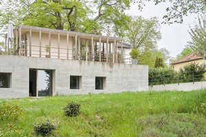  Das Haus am Seein Brandenburg passt sich der Jahreszeit an und wurde 2020 mit dem Kfw Award Bauen ausgezeichnet. 