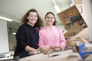  Frauen sind in handwerklichen Jobs unterrepräsentiert. Daher ist der Girls` Day eine Chance, in Betriebe hineinzuschnuppern.  