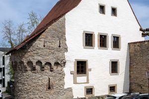  Auf der Rückseite des Kulturamts zeugen Reste der alten Stadtmauer vom mittelalterlichen Befestigungsring, der Rottenburg einst umgab 