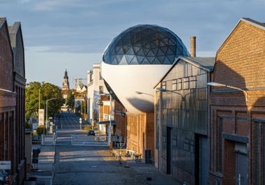 Noch im Rohbau: Die von Oscar Niemeyer für das Alte Kesselhaus der Leipziger Kirow-Werke entworfene Erweiterung nach Abschluss der Betonarbeiten Fotos (2): Benedikt Kraft / DBZ