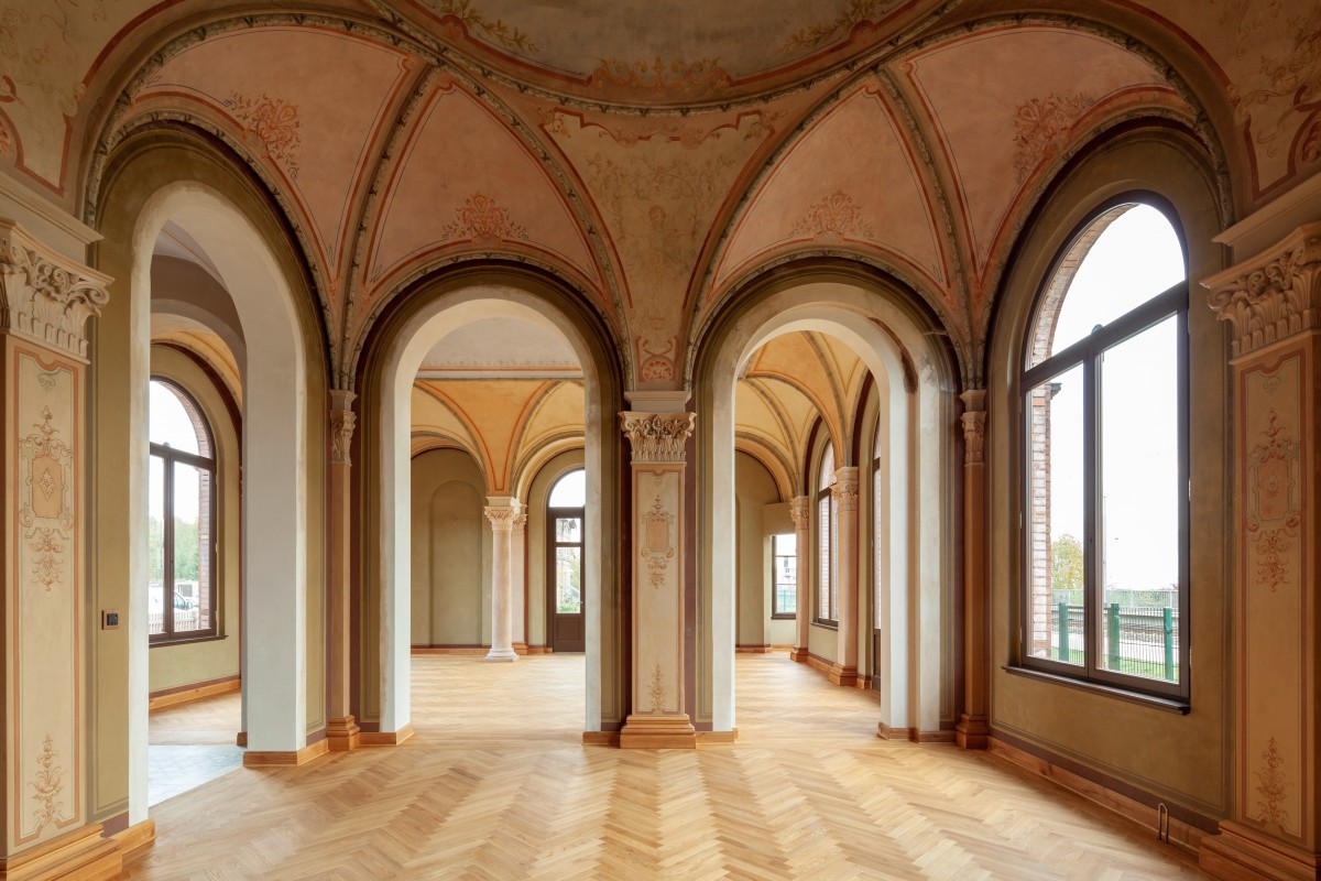 Der große, schon nach der Mitte des 19. Jahrhunderts öffentlich zugängliche Gefolgesaal im Kaiserbahnhof in Halbe nach Abschluss der Restaurierungsarbeiten im vergangenen Jahr