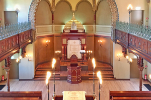  Blick von der Frauenempore aus in den Gebetsraum der Synagoge 