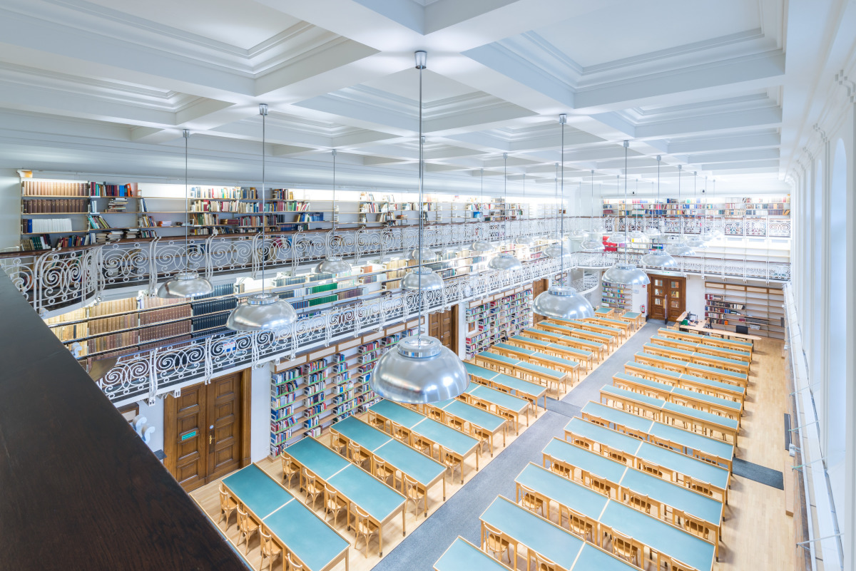 Für die Fassadenrenovierung der im Jahr 1914 am Standort Innrain in Innsbruck erstmals eröffneten Hauptbibliothek kam die Sol-Silikatfarbe „Ultrasil HP 1901“ zur Anwendung